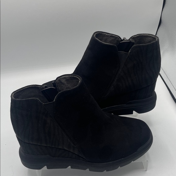 Dr. Scholl's Riley Black Ankle Boots, side zipper, wedge heel, size 6 - Picture 4 of 7